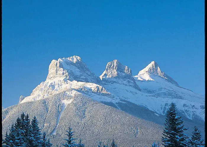 Canmore Inn & Suites